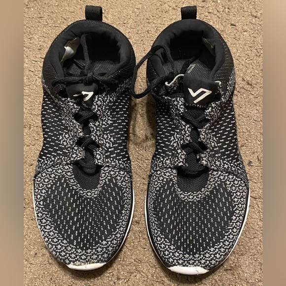 vionic wide width sneakers